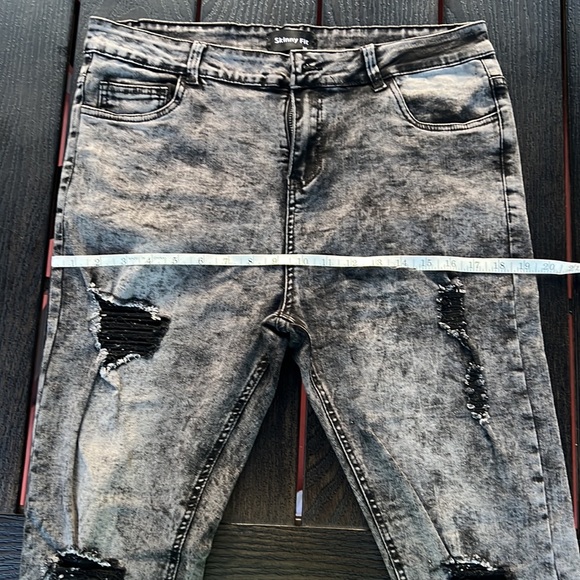 Ripped Jeans - Picture 7 of 9